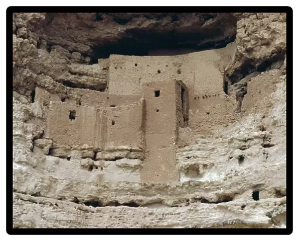 Montezuma Castle dating from 1100-1400 AD in limestone cliff