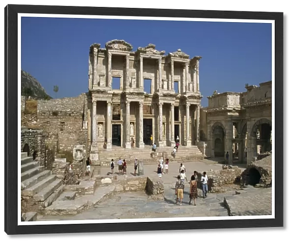 Tourists visiting the Roman Library of Celsus dating