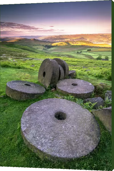 Stanage Edge millstones at sunrise, Peak District National Park, Derbyshire, England