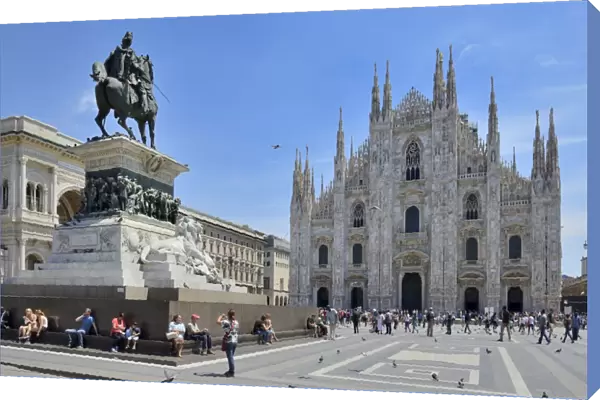 Equestrian statue of Victor Emmanuel II and Milan Cathedral (Duomo), Piazza del Duomo