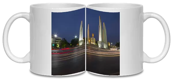 Democracy Monument at dusk, Bangkok, Thailand, Southeast Asia, Asia