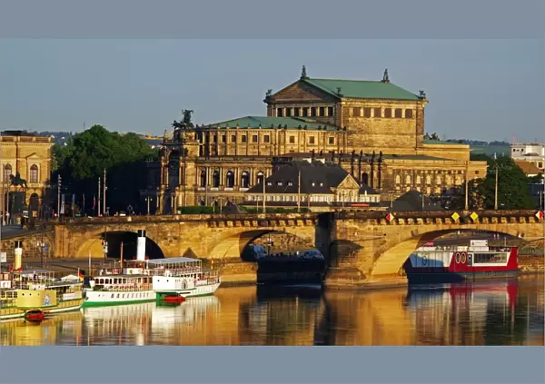 Elbe River, Semper Opera House, Dresden, Saxony, Germany, Europe