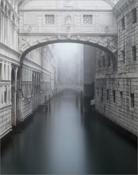 Bridge of Sighs in the fog, winter, Venice, UNESCO World Heritage Site, Veneto, Italy
