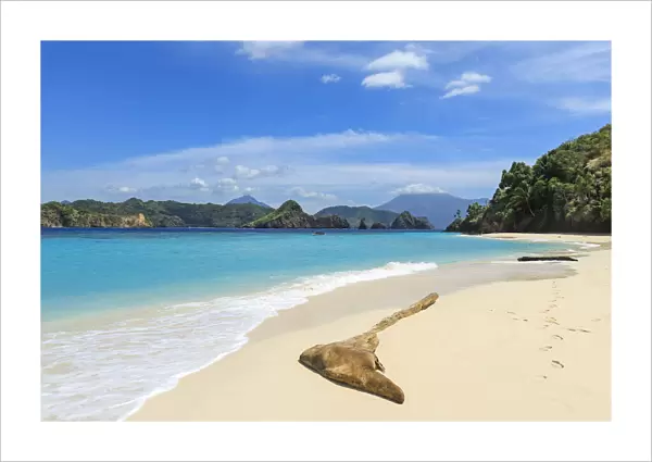 Mahoro Island white sand beach with Masare and Pahepa Islands beyond, Mahoro, Siau, Sangihe Archipelago, North Sulawesi, Indonesia, Southeast Asia, Asia