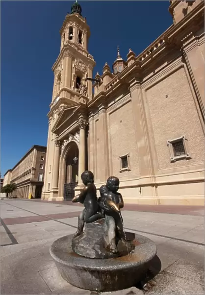Basilica de Nuestra Senora del Pilar dominates the expanse of the Plaza del Pilar in the centre of Zaragoza