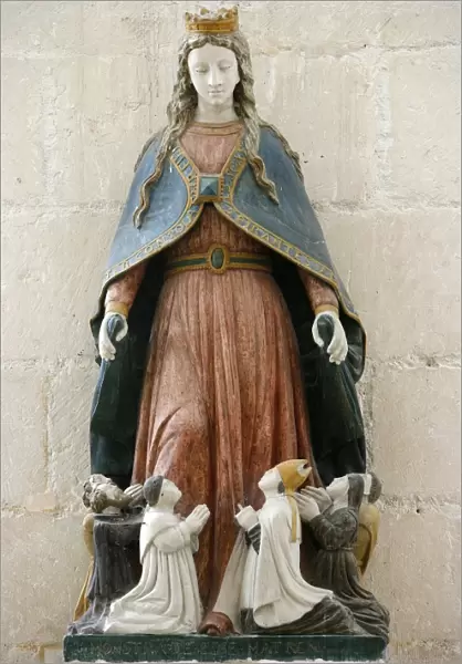 Statue of the Virgin Mary with angels, Pontigny, Yonne, Burgundy, France, Europe