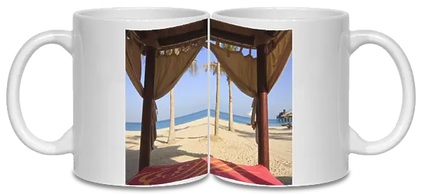 Four poster sunlounger on Jumeirah Beach and the Burj Al Arab Hotel, Jumeirah Beach