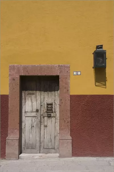 Windows of San Miguel de Allende (San Miguel), Guanajuato State, Mexico, North America