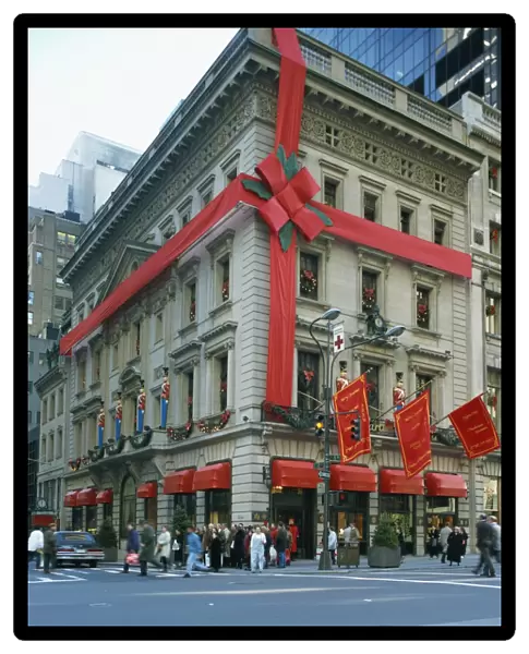 Christmas decoration on the exterior of Cartiers shop on 5th Avenue