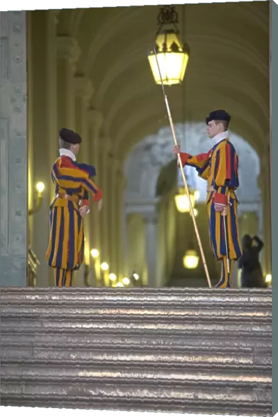 Swiss guards, St. Peters Square, Vatican City, Rome, Lazio, Italy, Europe