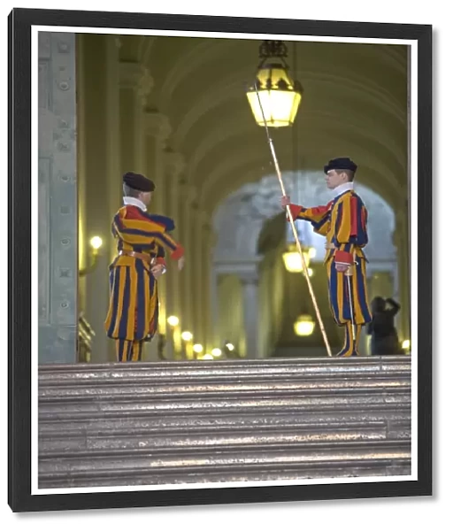 Swiss guards, St. Peters Square, Vatican City, Rome, Lazio, Italy, Europe