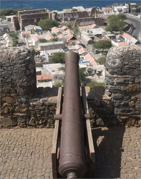 Cannon and loop-hole, Ciudad Velha (Cidade Velha), Santiago, Cape Verde Islands, Africa
