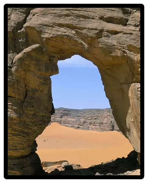 Afzgar Arch, Akakus, Sahara desert, Fezzan, Libya, North Africa, Africa