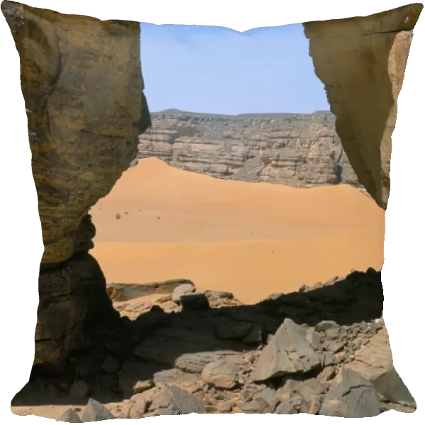 Afzgar Arch, Akakus, Sahara desert, Fezzan, Libya, North Africa, Africa