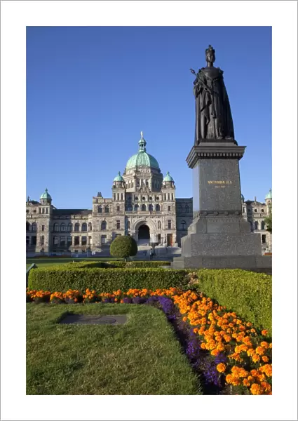 Statue of Queen Victoria and Parliament Building, Victoria, Vancouver Island