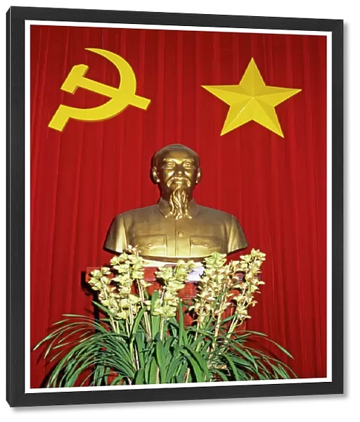 Bust of Ho Chi Minh and Vietnamese socialist flag, Vietnam, Indochina, Southeast Asia, Asia
