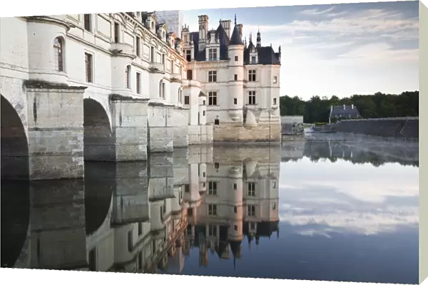 The chateau of Chenonceau reflecting in the waters of the River Cher, UNESCO World Heritage Site, Indre-et-Loire, Loire Valley, Centre, France, Europe