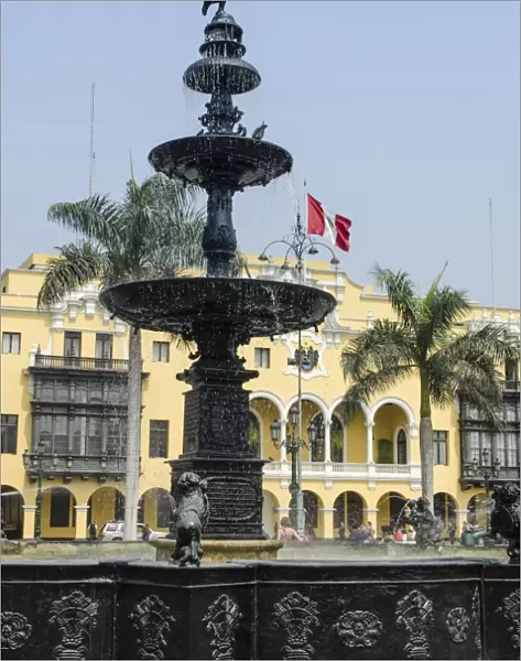 Municipal Palace of Lima and fountain, Plaza de Armas, Lima, Peru, South America