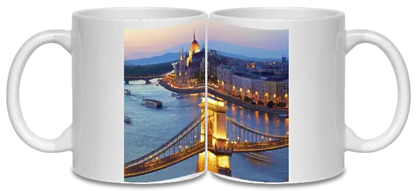 Chain Bridge, River Danube and Hungarian Parliament at dusk, UNESCO World Heritage Site, Budapest, Hungary, Europe