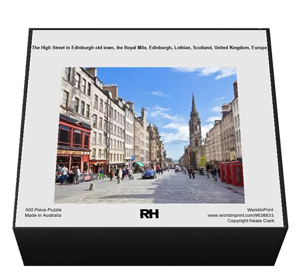 The High Street in Edinburgh old town, the Royal Mile, Edinburgh, Lothian, Scotland, United Kingdom, Europe