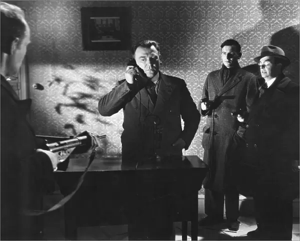 Alfred Hitchcocks Bon Voyage (1944)