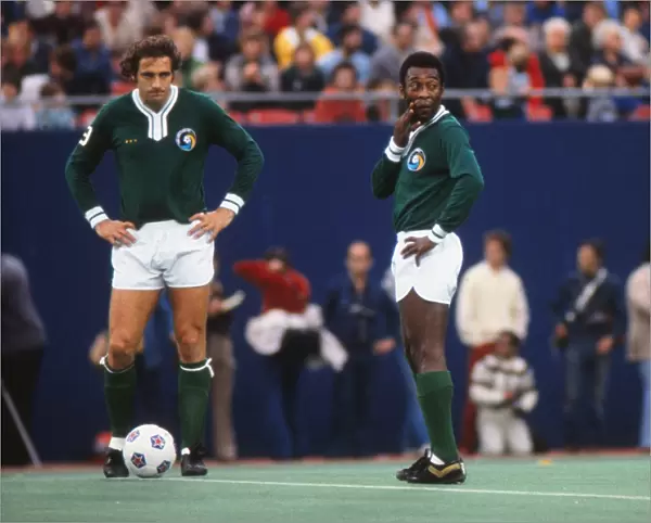 Pele and Chinaglia prepare to kickoff for the Cosmos in Peles farewell game