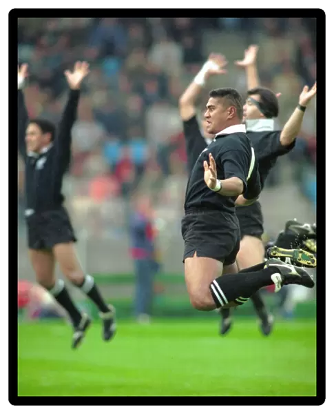 Va aiga Tuigamala pefroms the Haka at the 1991 Rugby World Cup