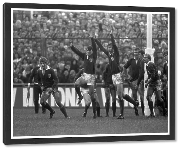 Ireland players face a kick from Wales - 1984 Five Nations