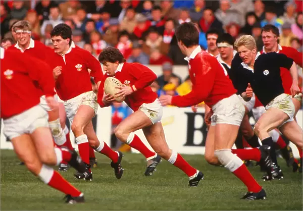 Jonathan Davies makes a break for Wales - 1987 Five Nations