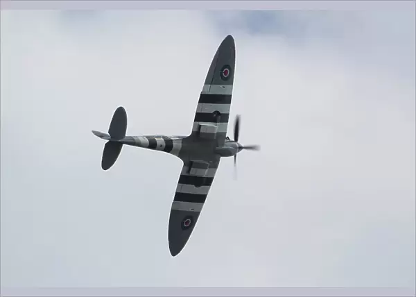 iml-559. spitfire display those elipticle wings and d-day markings