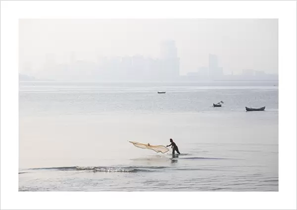 India, Maharashtra, Mumbai, Chowpatty, Man fishing