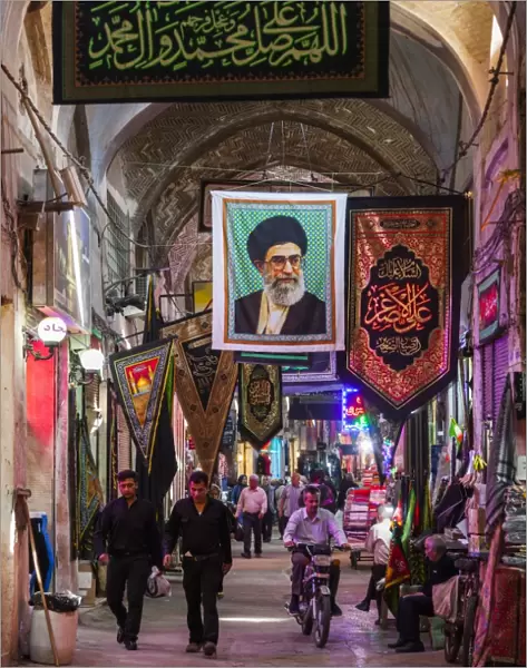 Iran, Central Iran, Esfahan, Bazar-e Bozorg market, interior