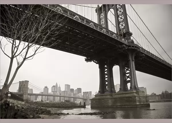 USA, New York City, Manhattan Bridge and Brooklyn Bridge