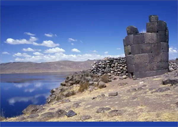 Chullpa (Inca burial chamber) with Lake Umayo behind
