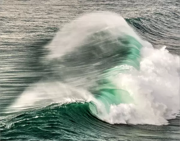 Breaking wave, Praia do Norte, Nazare, Centro, Portugal