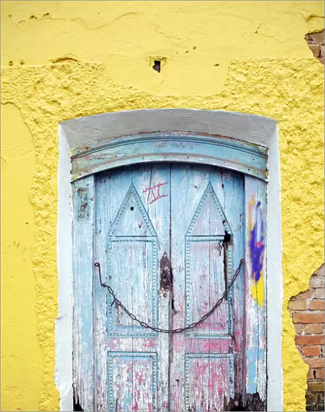 South America, Brazil, Sao Paulo, Embu das Artes, a decrepit wooden door in a building