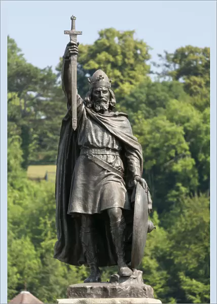 Europe, United Kingdom, England, Hampshire, Winchester, statue of King Alfred the
