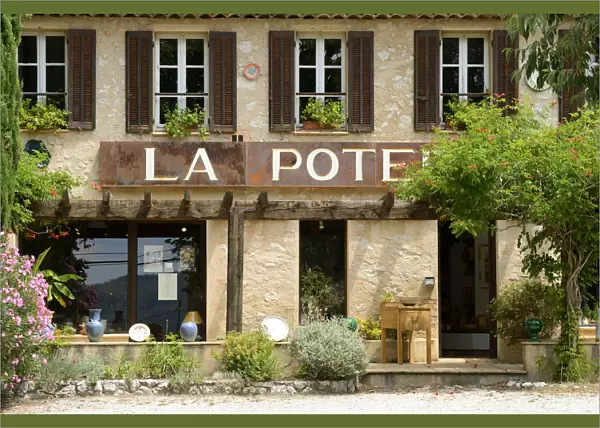 Pottery shop in Villecroze, Provence France, Europe