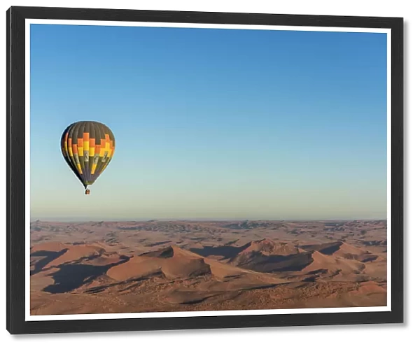 Africa, Namibia, Sossusvlei. Ballooning over the namib desert