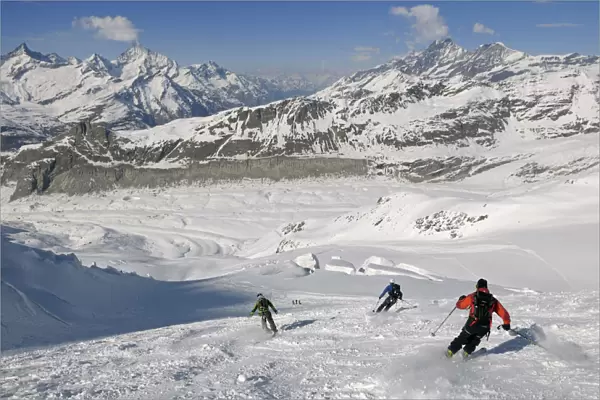 Ski descent from Schwarztor, Breithorn, White Horn, Zinalrothorn, Zermatt, Valais