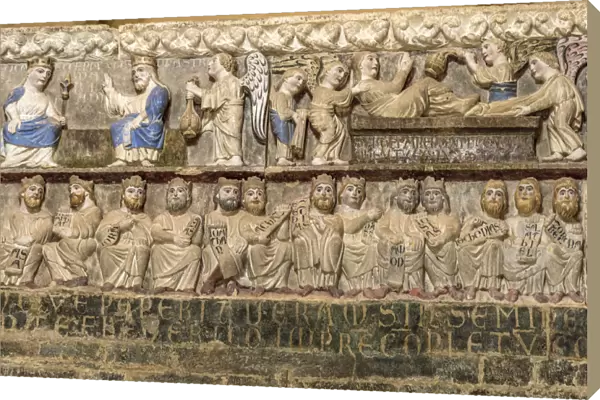Europe, Italy, Piedmont. The abbey of Vezzolano, figures