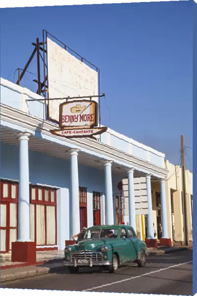 Cuba, Cienfuegos, Paseo Del Prado, Vintage taxi outside Cafe Cantante Benny More