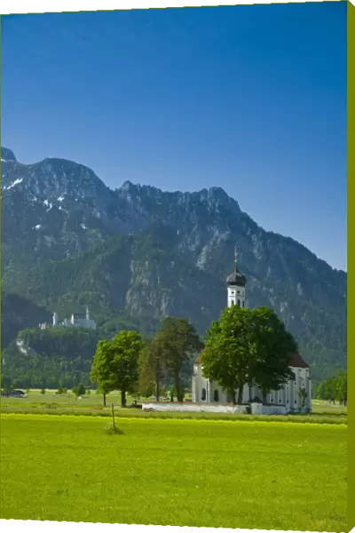 Germany, Bavaria (Bayern), Neuschwanstein Castle and Kolomanskirche