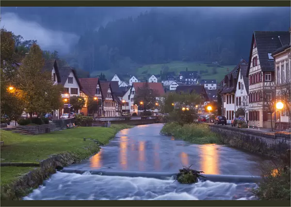 Germany, Baden-Wurttemburg, Black Forest, Schiltach, town view along the riverfront, dawn