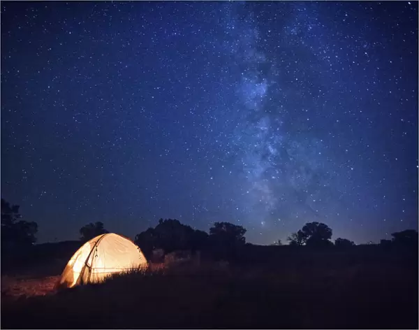 USA, Arizona, campground on Hunts Mesa and Milky Way