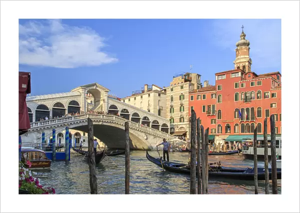 Italy, Veneto, Venice, Sestiere of Rialto, Rialto Bridge and Canal Grande