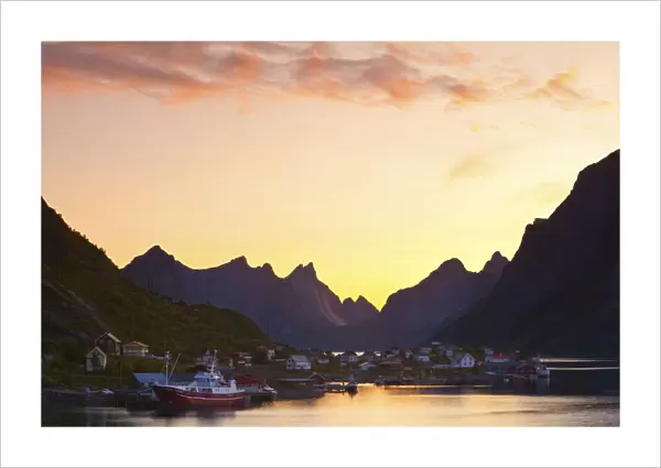 Midnight Glow, Reine, Moskenesoy, Lofoten, Nordland, Norway