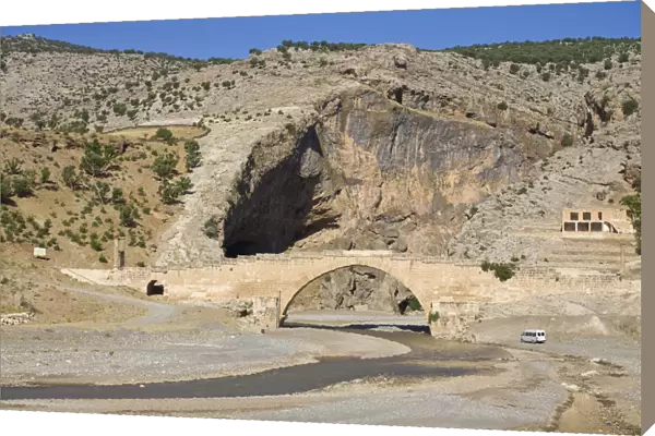Turkey, Eastern Turkey, Nemrut Dagi National Park, Cendere bridge (Roman bridge)