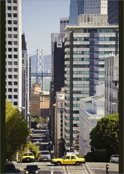USA, California, San Francisco, California Street and View of Oakland Bay Bridge