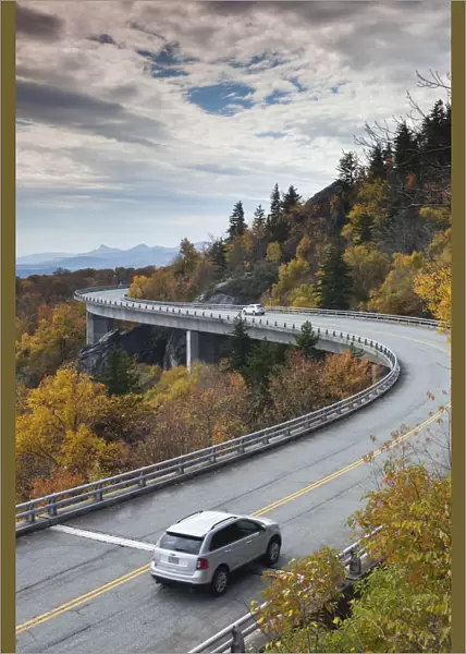 USA, North Carolina, Linville, Linn Cove Viaduct that goes around Grandfather Mountain